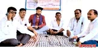 गौण खनिज प्रकरणातील कथित भ्रष्टाचाराच्या चौकशीसाठी तहसील कार्यालयासमोर आमरण उपोषण
