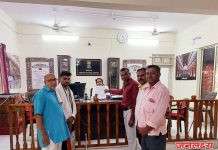 ऑनलाइन खत विक्रीने शेतकरी विक्रेते हैराण खत खरेदीसाठी तासन्तास प्रतीक्षा; ॲप रद्द करण्याची मागणी, आंदोलनाचा इशारा