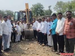 पारध येथील शेत पाणंद रस्त्यांच्या कामाला सुरूवात