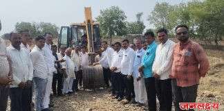 पारध येथील शेत पाणंद रस्त्यांच्या कामाला सुरूवात