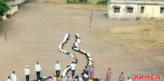 रक्षाबंधनाच्या पूर्वसंध्येला कोळगावच्या गोपीचंद पुना पाटील विद्यालयात ‘सजीव राखी’चा अनोखा उपक्रम….!!!!