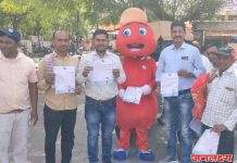 पाचोऱ्यात बहुरूपीच्या माध्यमातून पत्रकारांने केली मतदानाची जनजागृती! पत्रकार राहुल महाजन याचा लक्षवेधी उपक्रम