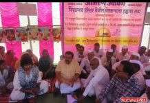 पिंपळगाव हरेश्वर ते जरंडी रस्त्यासाठी शेतकऱ्यांचे आमरण उपोषण तिसऱ्या दिवशी; कॉंग्रेसचा पाठींबा